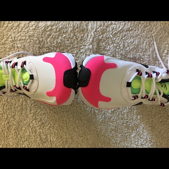 Nike - Picture 9 of 12